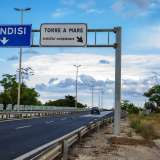 Per raggiungere il luogo percorriamo la 16 in direzione sud e imbocchiamo l�uscita...
